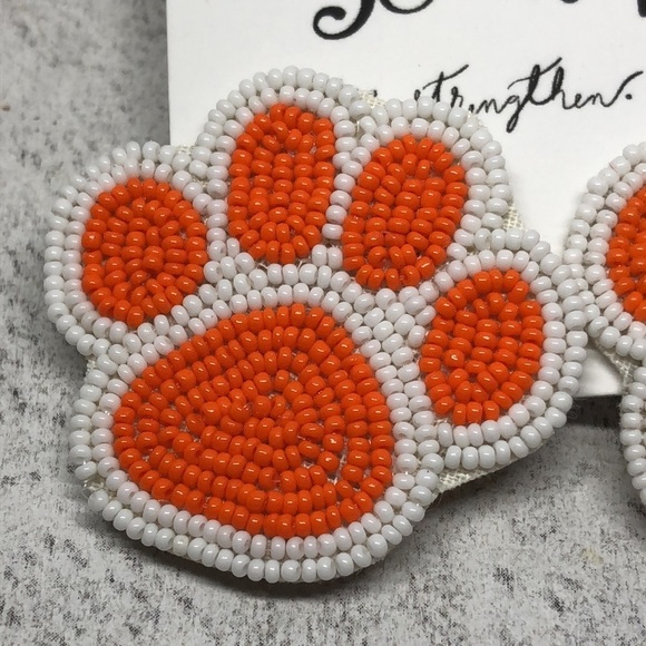 Nwt mainstream boutique animal paw print big statement earrings glass seed beads - Picture 2 of 4